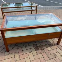 Tavoli in ciliegio/vetro per negozio