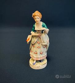 Dama con ventaglio Capodimonte