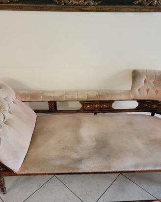 Antico Divano Chaise Longue in legno da rifoderare