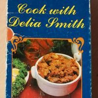 COFANETTO -COOK WITH DELIA SMITH - 1981 - 4 Volumi
