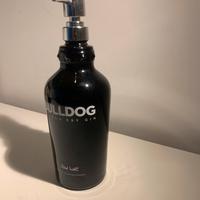 diespenser con bottiglia di gin