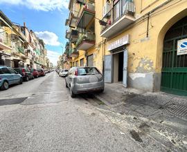 NEGOZIO A NAPOLI