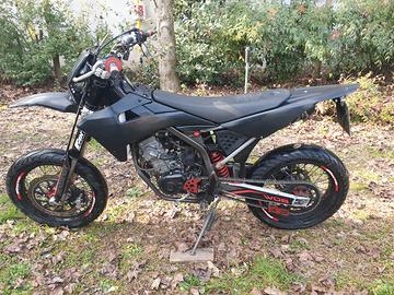 Moto Fantic 125 cc. 4t  anno 2021 motore nuovo.