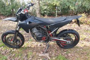 Moto Fantic 125 cc. 4t  anno 2021 motore nuovo.