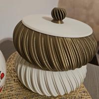 Portagioie, accessori, svuotatasche con coperchio