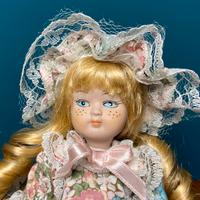 Bambola in porcellana