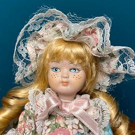 Bambola in porcellana