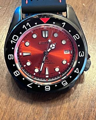 Seiko Mod - SKX 007 cassa brunita - finiture rosse