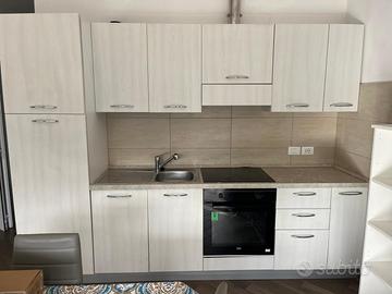 Cucina completa di elettrodomestici