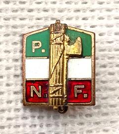 Distintivo fascista PNF mod 1927 variante a spilla