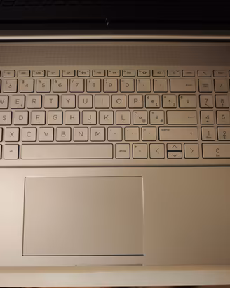 PC portatile 17.3", i7, 32 GB RAM, pari al nuovo