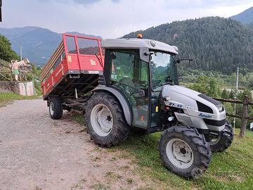 Trattore agricolo Lamborghini (630 ore).Come nuovo