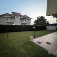 Ampio appartamento con giardino