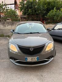 Lancia y elefantino