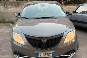 Lancia y elefantino