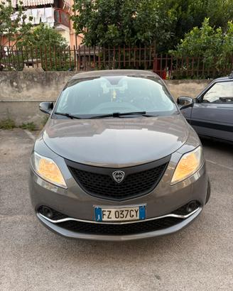 Lancia y elefantino