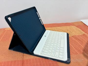 Custodia iPad 9ª generazione con tastiera Bluetoot