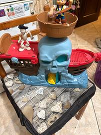 Fisher-price dysney-isola/nave teschio