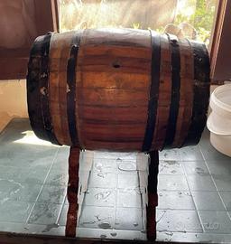 Botte in legno con supporto