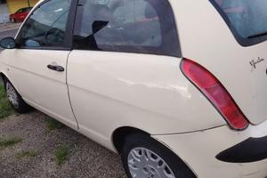 Lancia Ypsilon solo 100000 Kilometri 