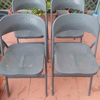 4 sedie in ferro di colore grigio