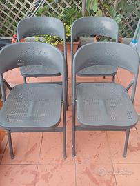 4 sedie in ferro di colore grigio