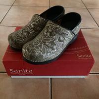 Scarpe (zoccoli) della sanita.