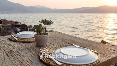 RISTORANTE PIZZERIA CON PISCINA E SPIAGGIA PRIVATA