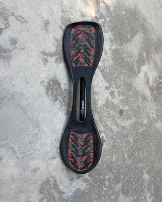 Skateboard a due ruote nero OXELOBOARD