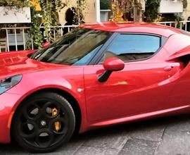 Splendida ALFA ROMEO 4C Rosso Competizione perlato