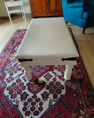 Tavolino in legno massello laccato bianco