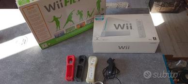 wii bianca e Wii balance board boxati 
