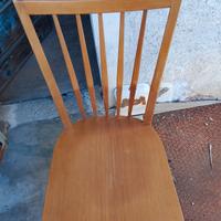 quattro sedie in legno 