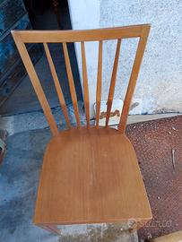 quattro sedie in legno 