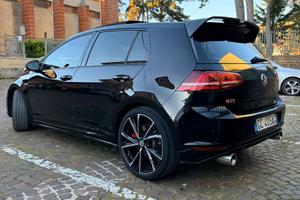 Volkswagen Golf 7 GTI 2.0 TSI DSG