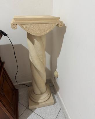 Colonna in pietra leccese