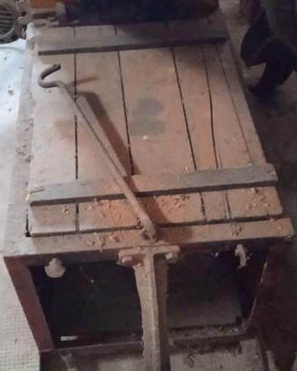 Pigiatrice sgranatrice diraspatrice in legno
