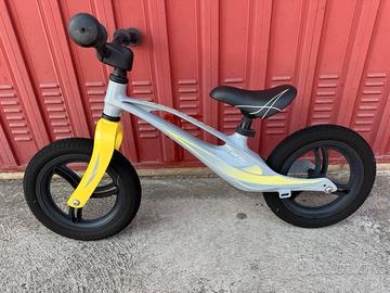 Bicicletta bambini Lionelo Bart in magnesio