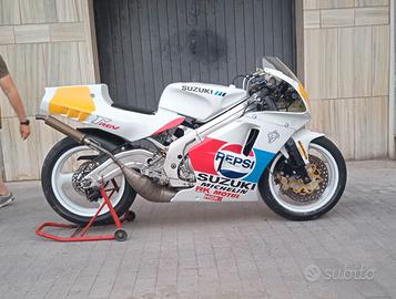 Suzuki RGV 250 VJ 22