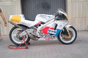 Suzuki RGV 250 VJ 22