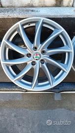 CERCHI IN LEGA ORIGINALI ALFA ROMEO R 18