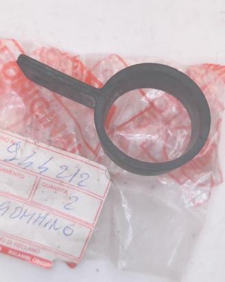 GOMMINO SUPPORTO RELE GILERA 944212