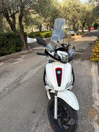 Piaggio Medley 125s