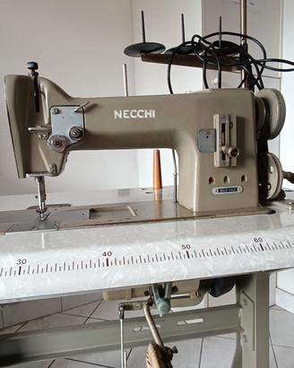 Macchina da cucire industriale per pelli e montoni