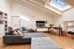 Prestigioso attico di 155 mq con box doppio in cen