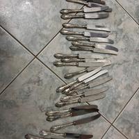 24 coltelli color argento