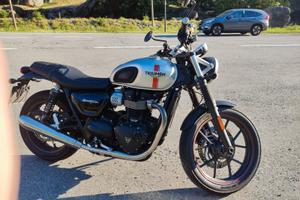 Triumph street twin