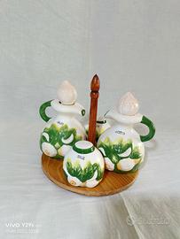 Set olio, aceto, sale e pepe con vassoio in legno