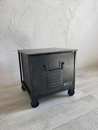 Mobiletto ferro stile industriale
