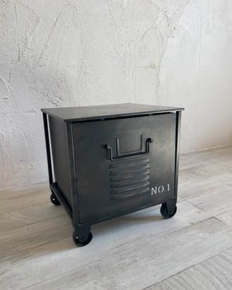 Mobiletto ferro stile industriale